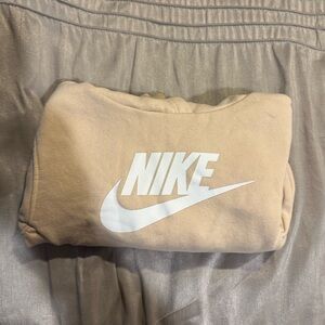 Cream youth, Nike sweatshirt